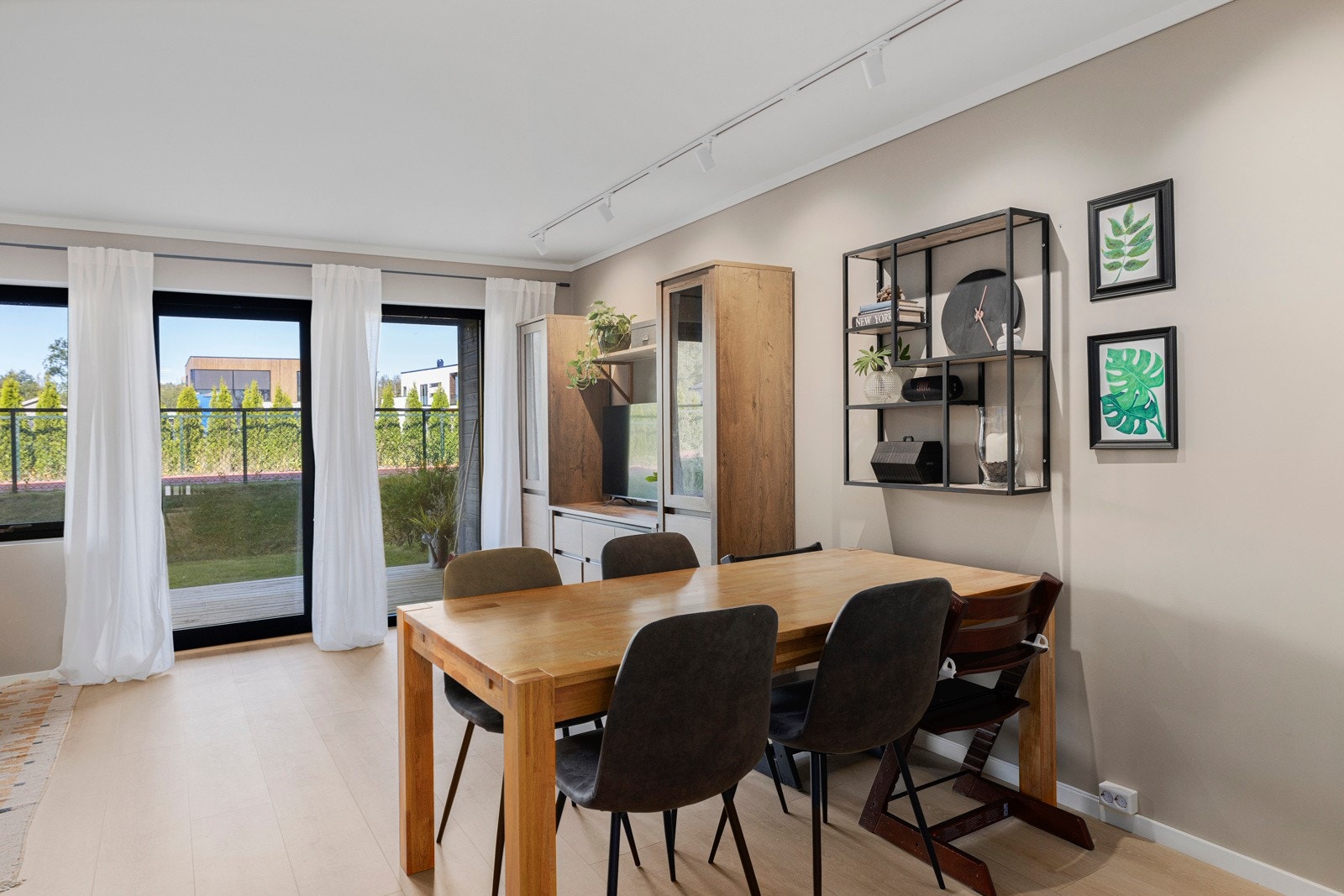 God plass til et større spisebord. Galleribilde