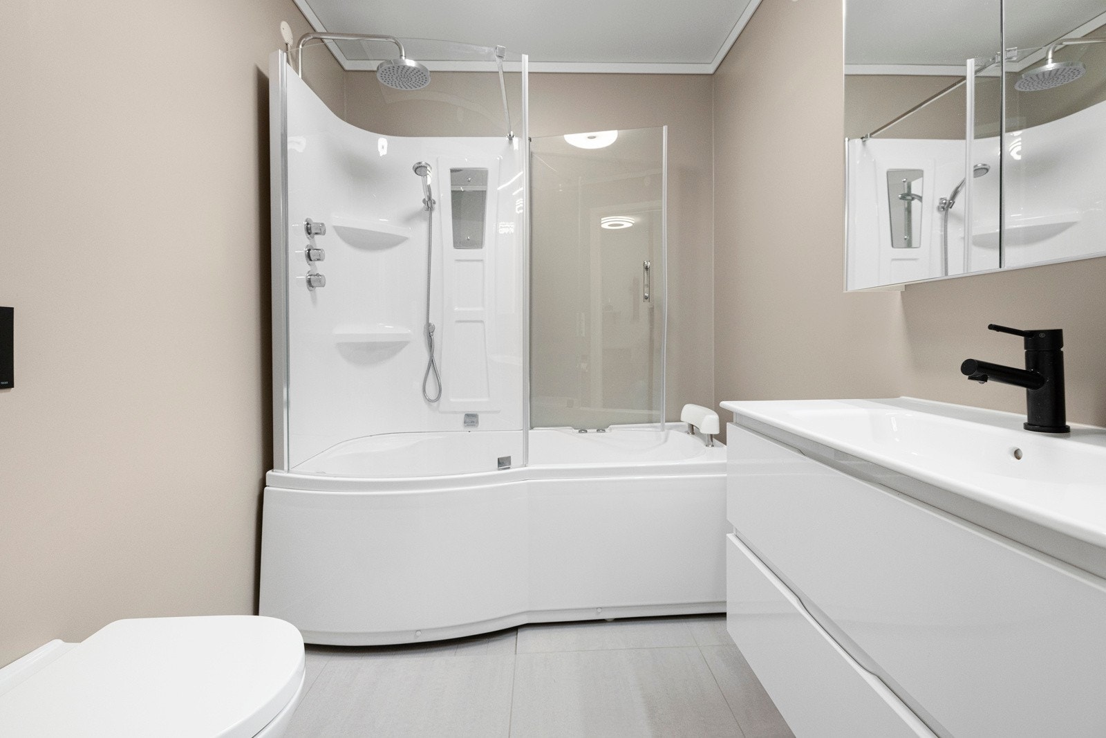 Lekkert bad med alt du trenger for en god start på dagen. Galleribilde