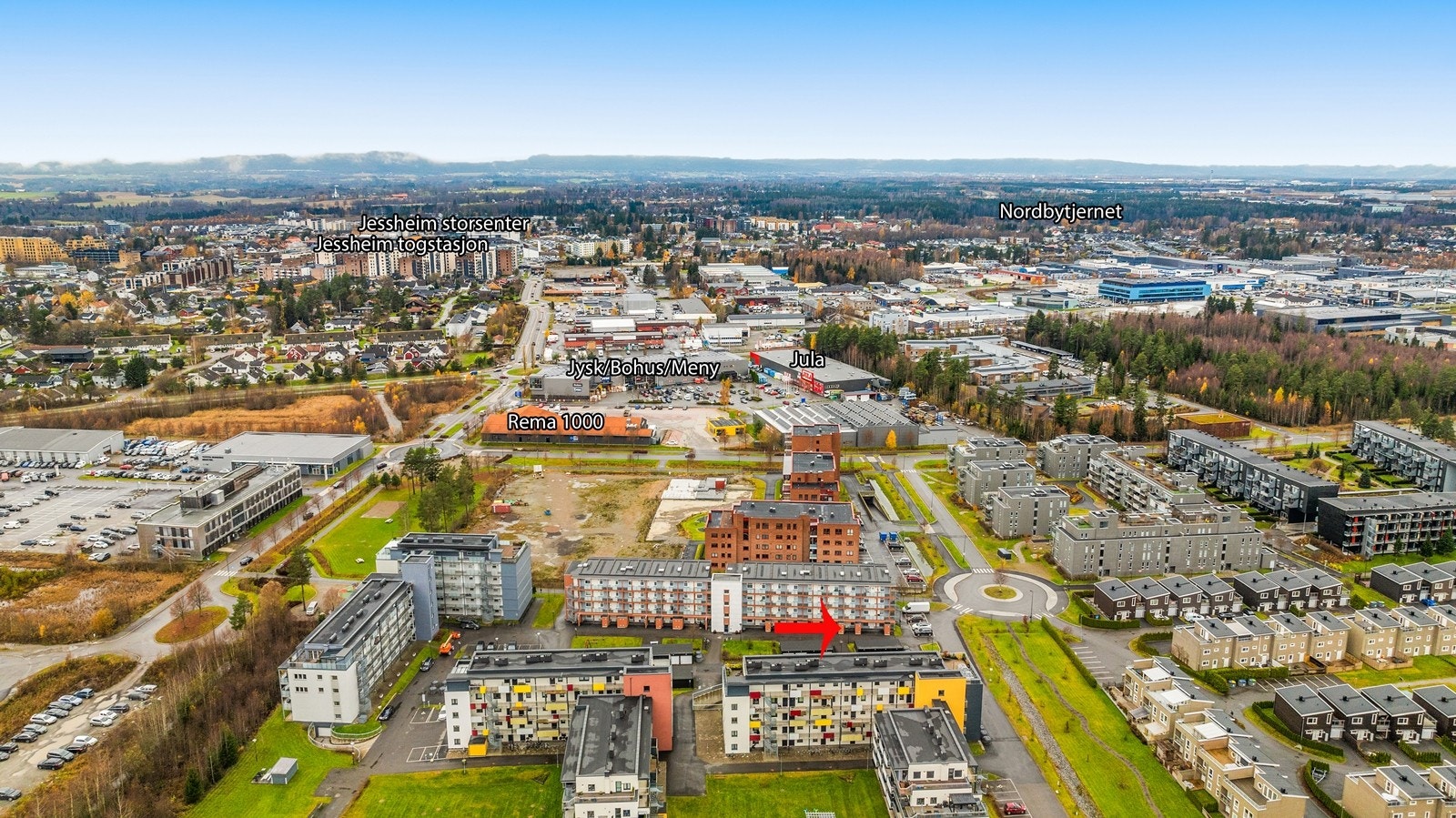 Gangavstand til alt trenger i hverdagen og kort vei til sentrum med alt det har å by på. Galleribilde