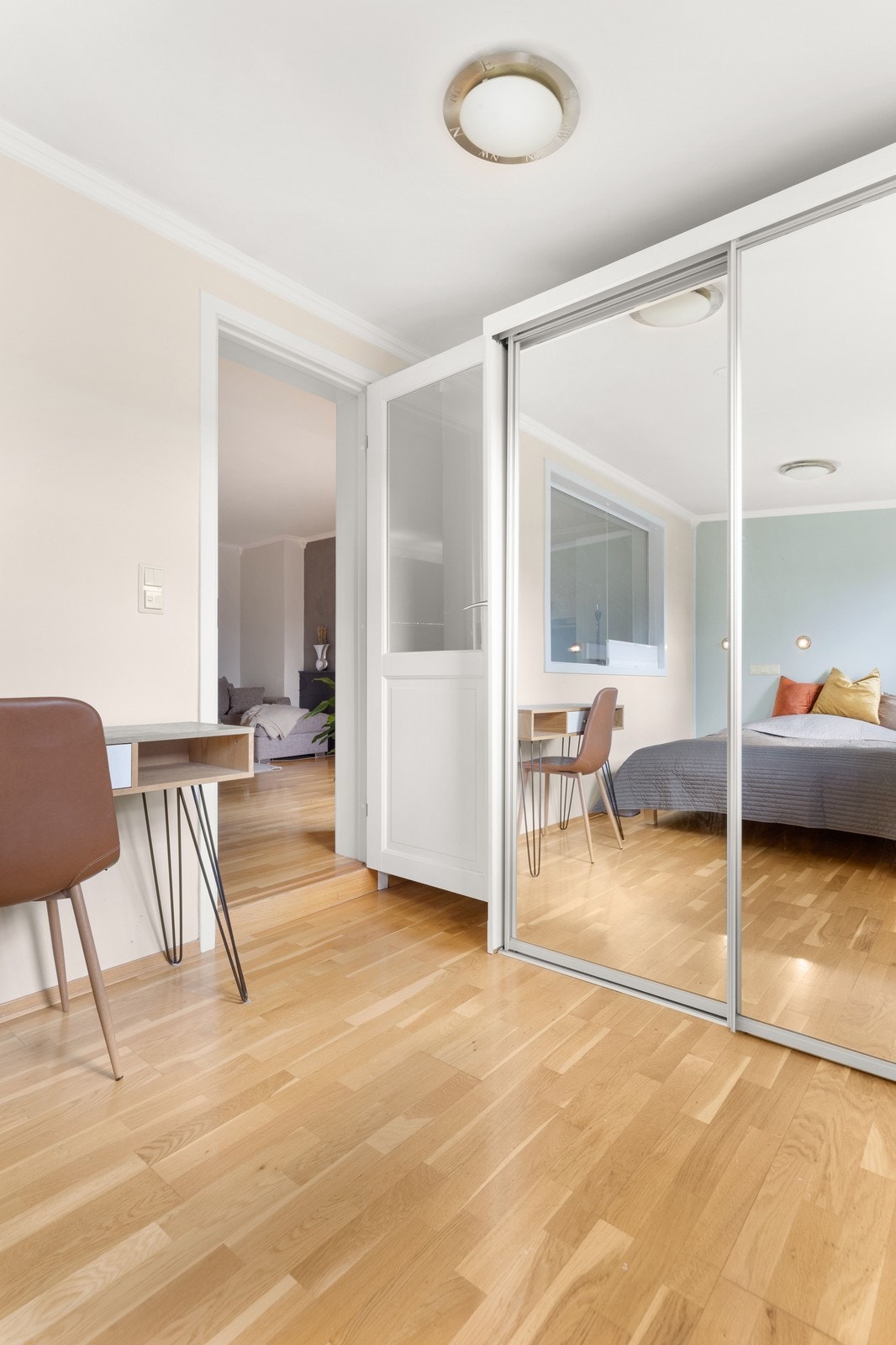 Garderobeløsing på soverom. Galleribilde