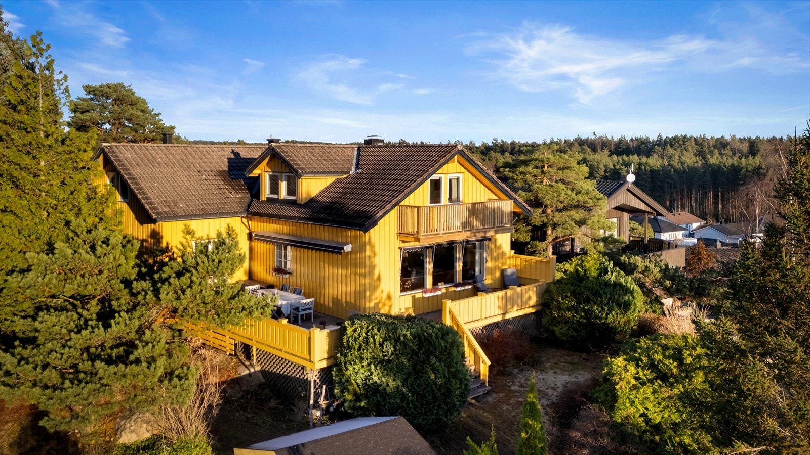 Stor terrasse på ca. 48 kvm med fantastiske solforhold Galleribilde