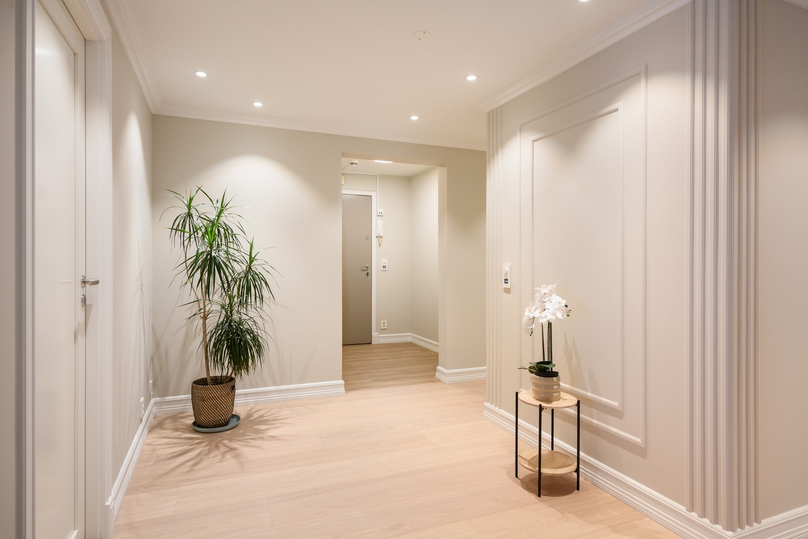 Entréen gir god plass til oppbevaring og enkel tilgang til alle rom. Galleribilde