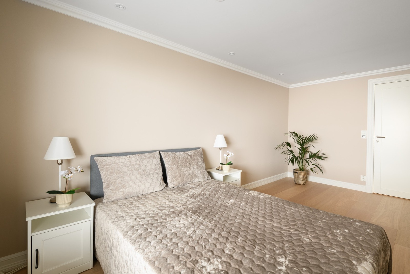 Lyst og trivelig rom med fleksible bruksområder. Galleribilde