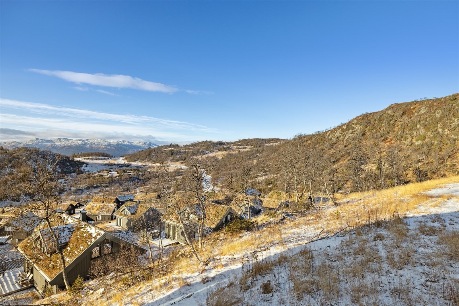 Ubebygd naturtomt i regulert område, hovedsakelig gress og busker, med luftige omgivelser og fantastisk utsikt Galleribilde
