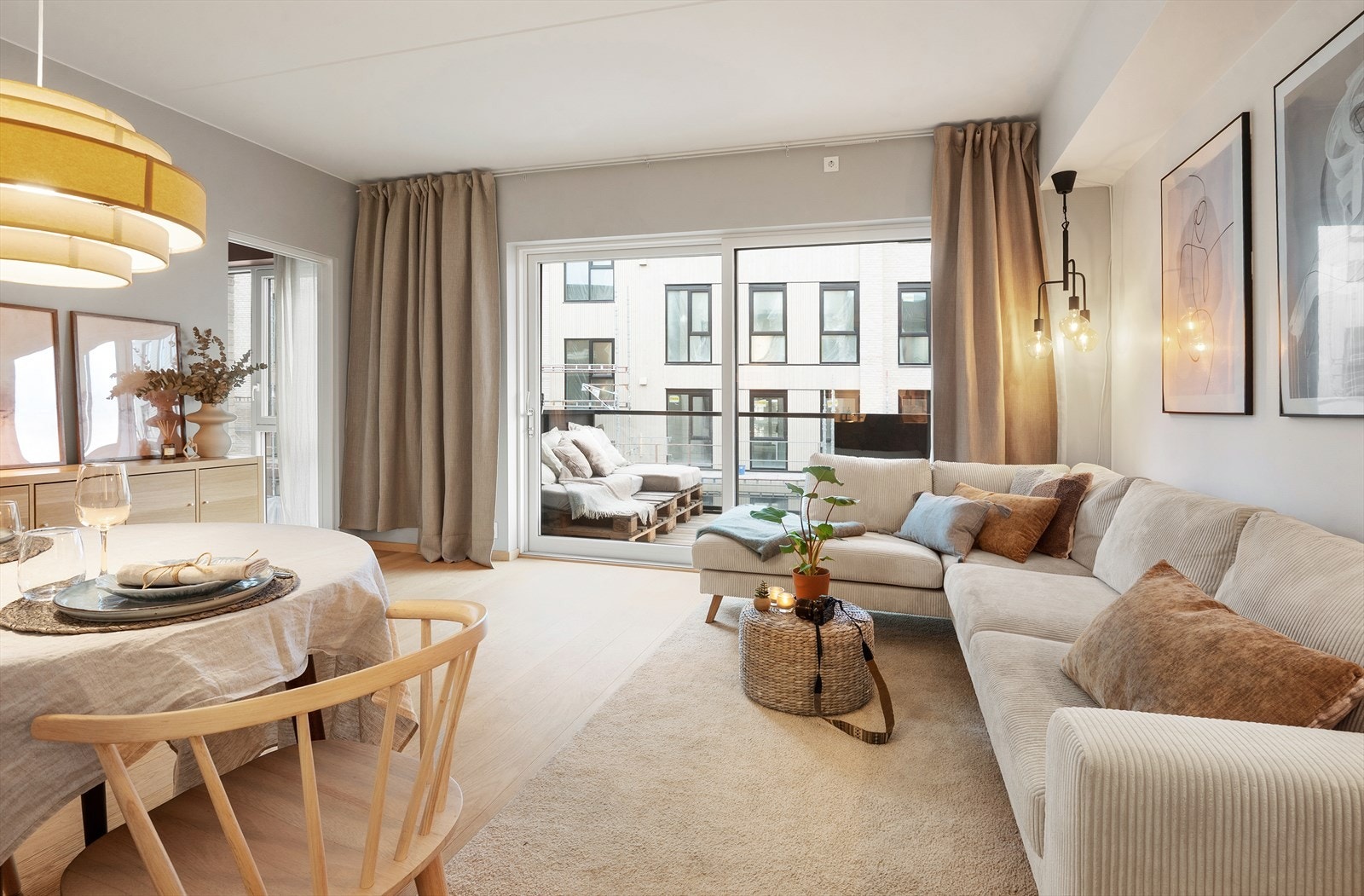 Fra stuen er det direkte utgang til en... Galleribilde