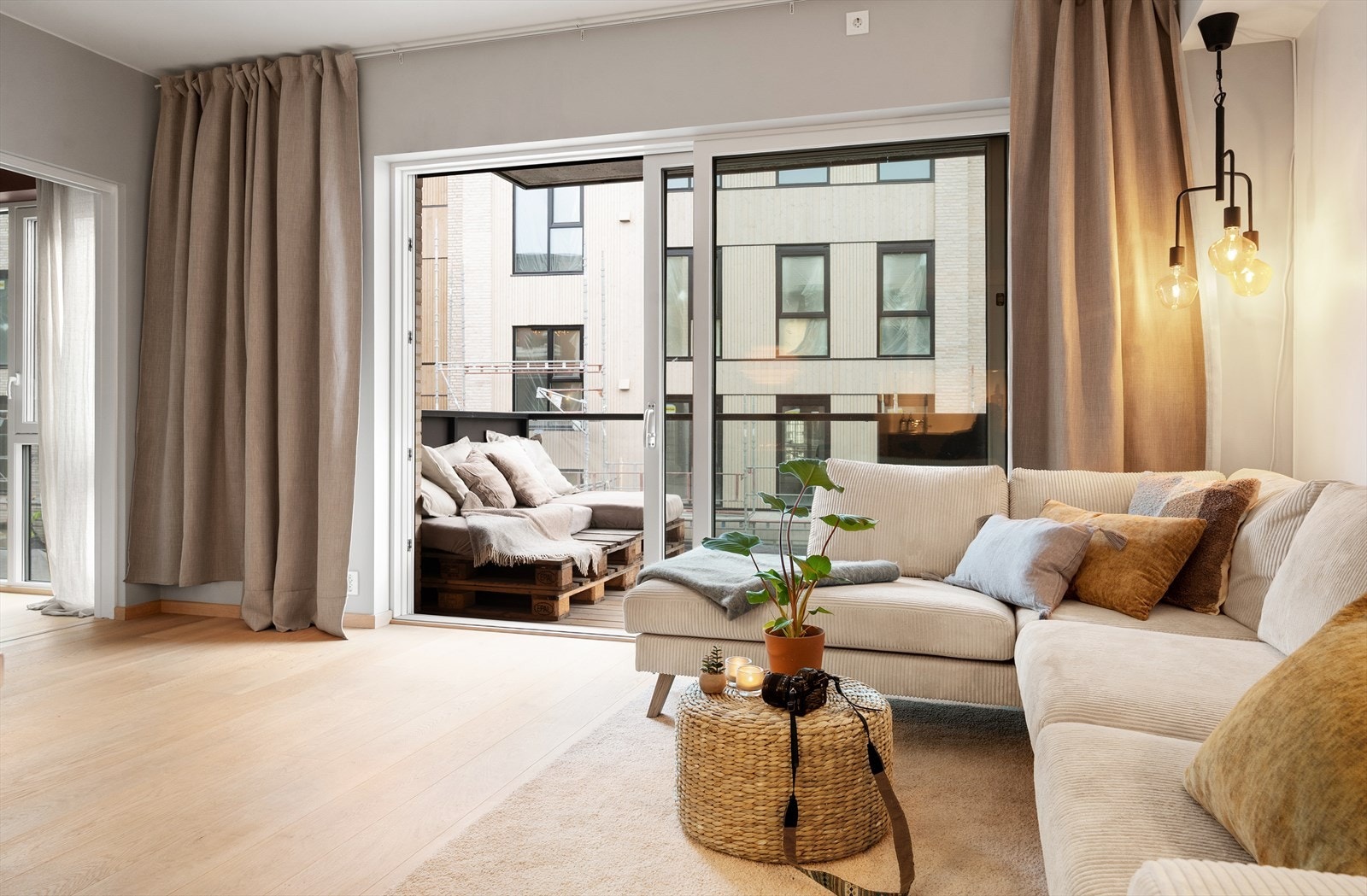 Velkommen til Dragehodesvingen 2! Presentert av Botan Abubaker // EiendomsMegler1. Galleribilde