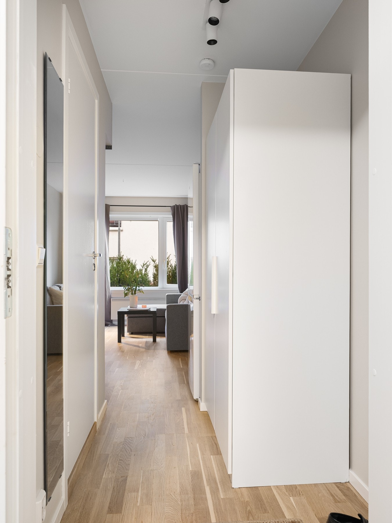 Arealeffektiv hybel med egen inngang, kjøkken og bad. Galleribilde