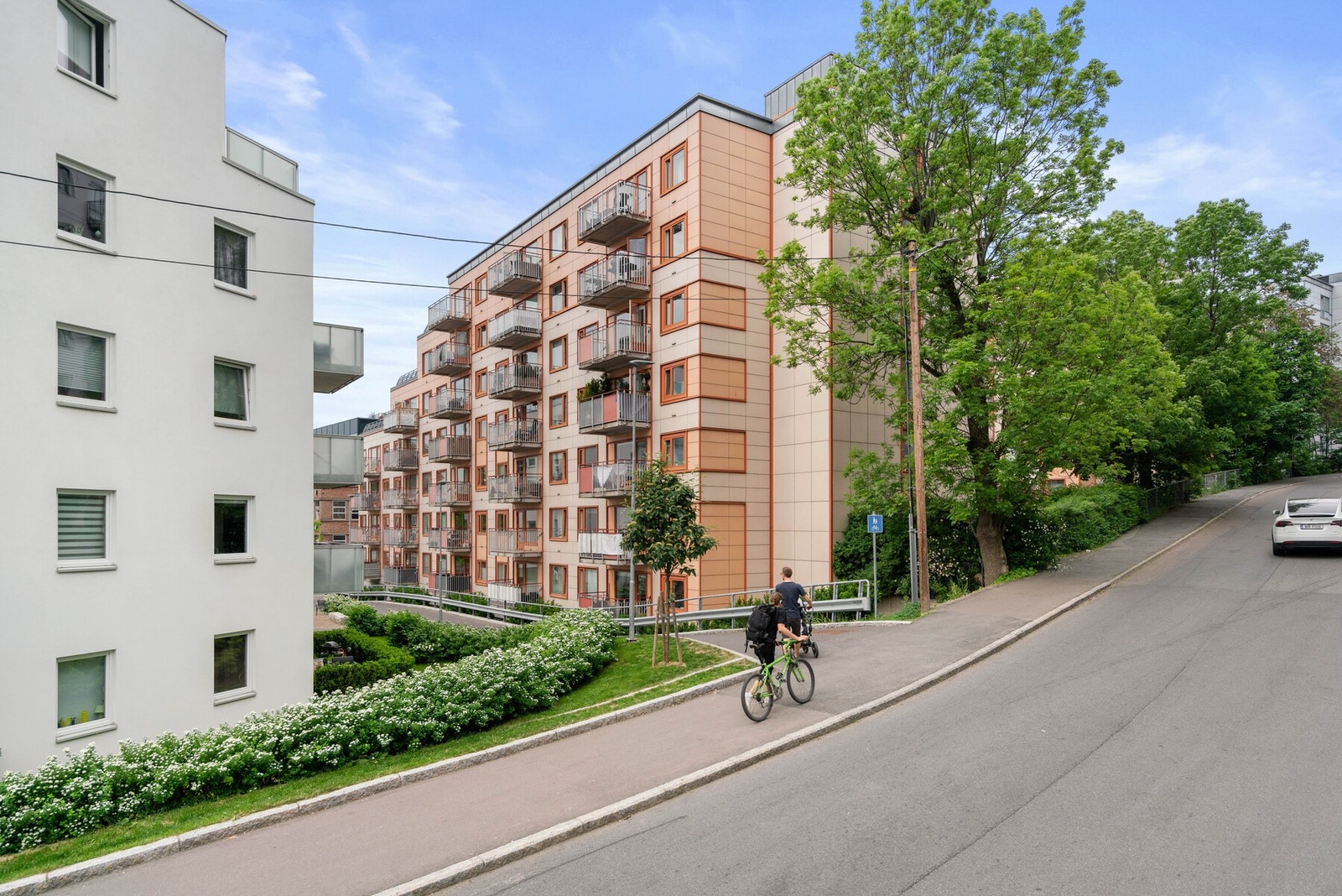 Fra Sinsenveien har du kort vei til alt fra dagligvarehandel til kollektivtransport. Galleribilde