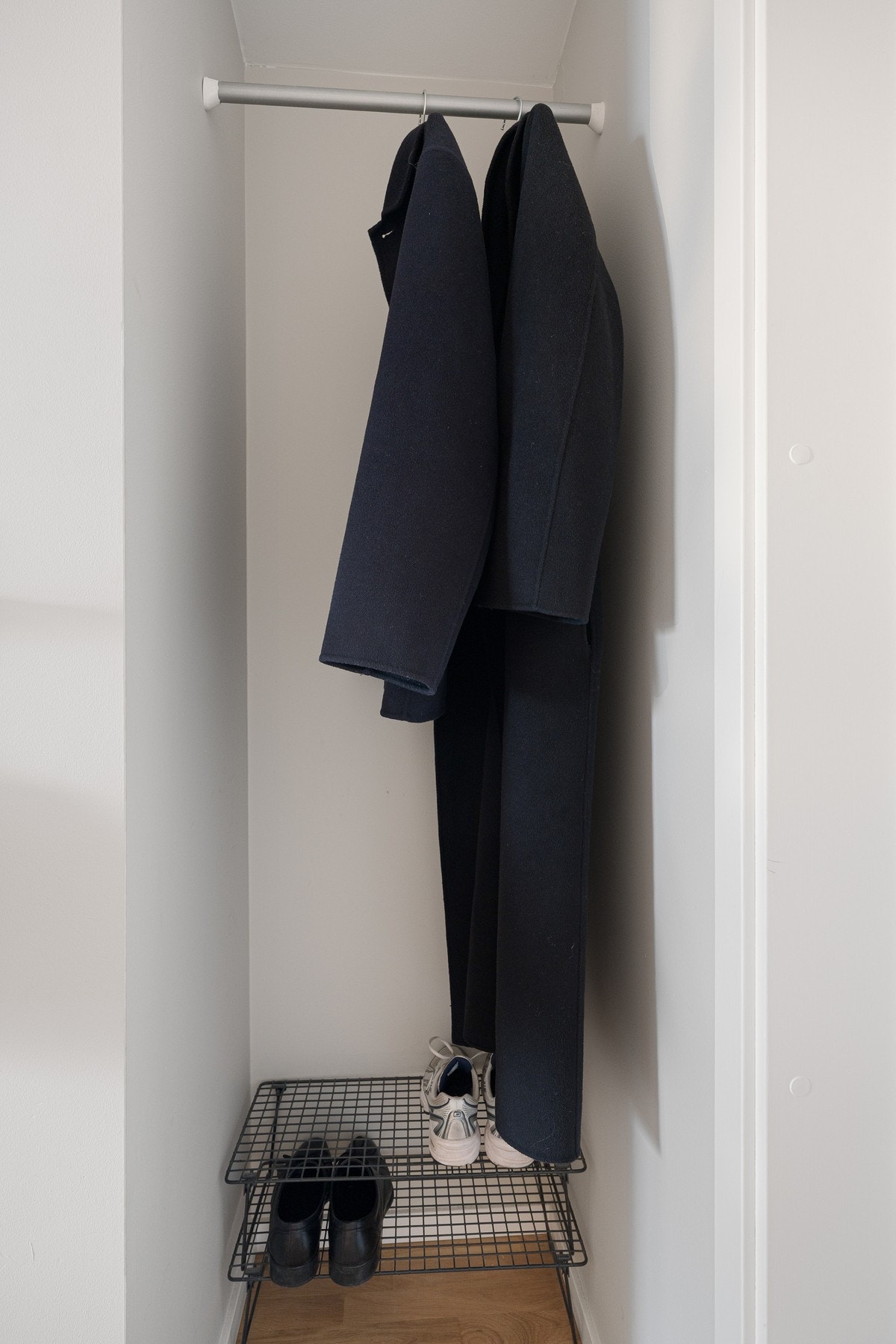 Ypperlig plass i inngangspartiet for å henge av yttertøy. Galleribilde