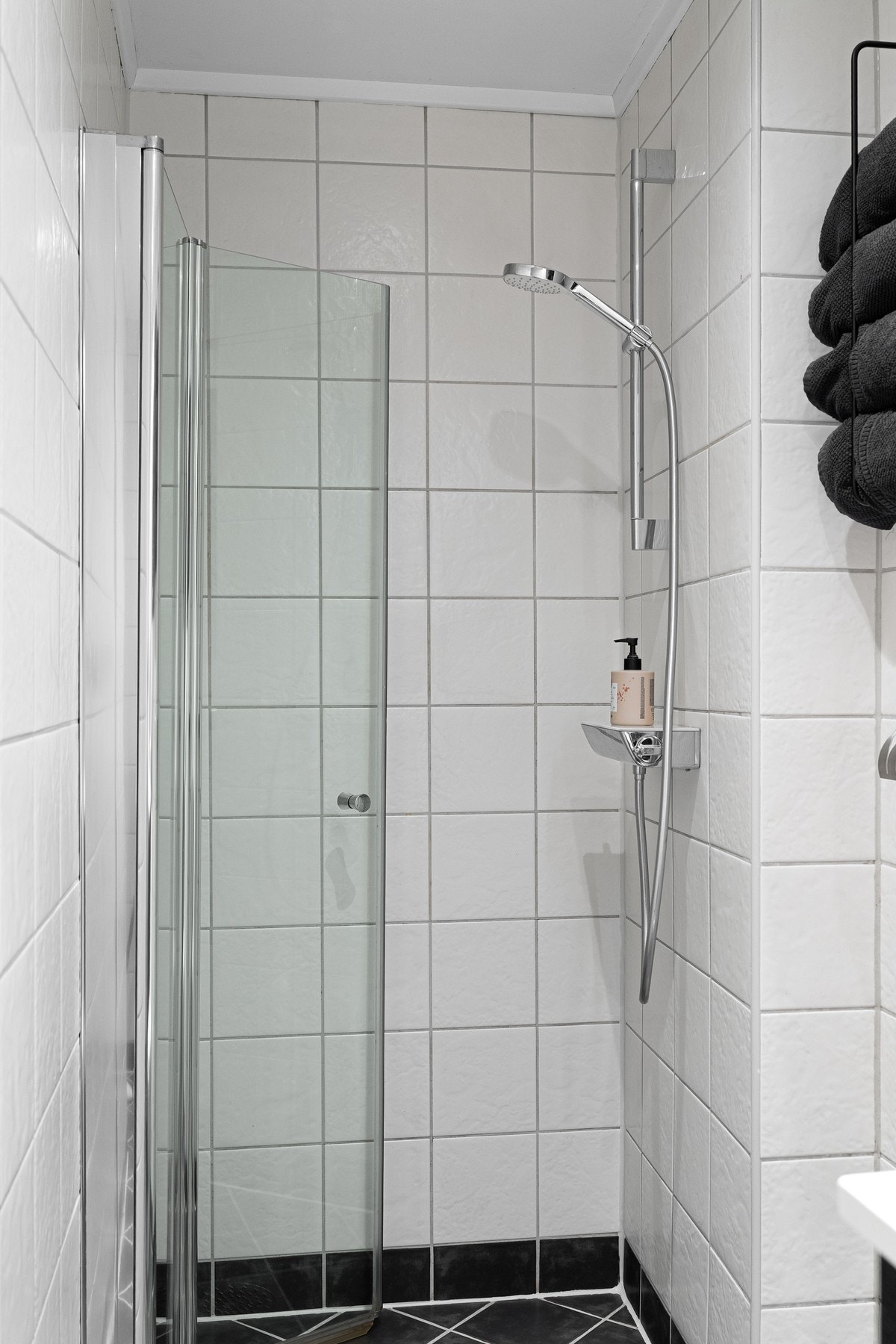 Dusj med innfellbar glassvegg. Galleribilde