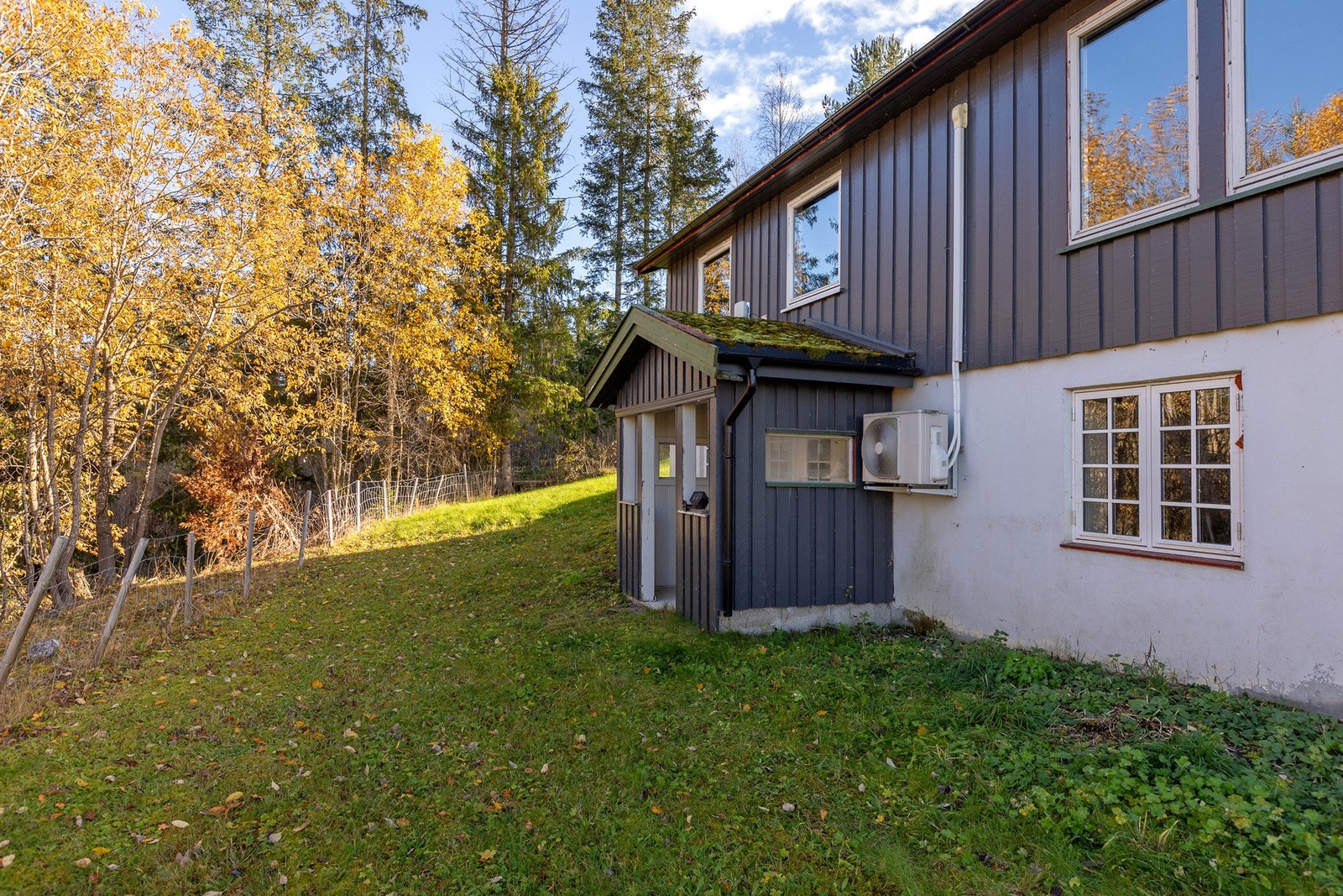 Overbygget inngangsparti til sokkeletasjen. Galleribilde