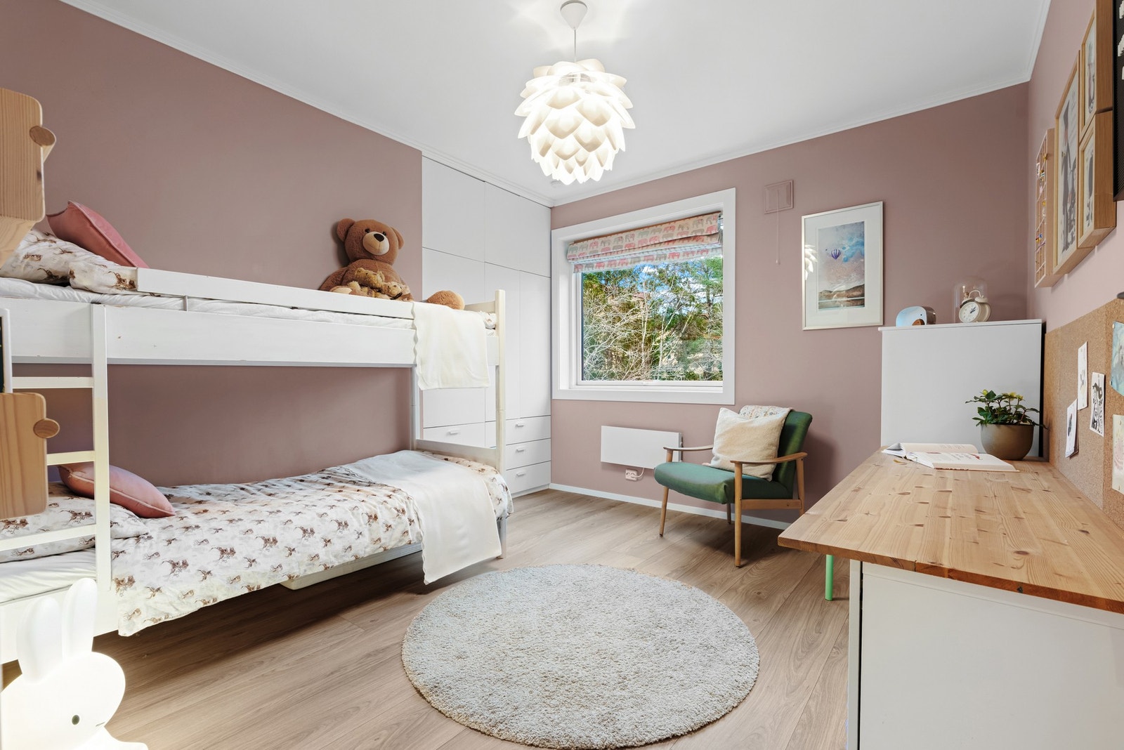 Soverom II er også av god størrelse og fungerer i dag som barnerom. Galleribilde