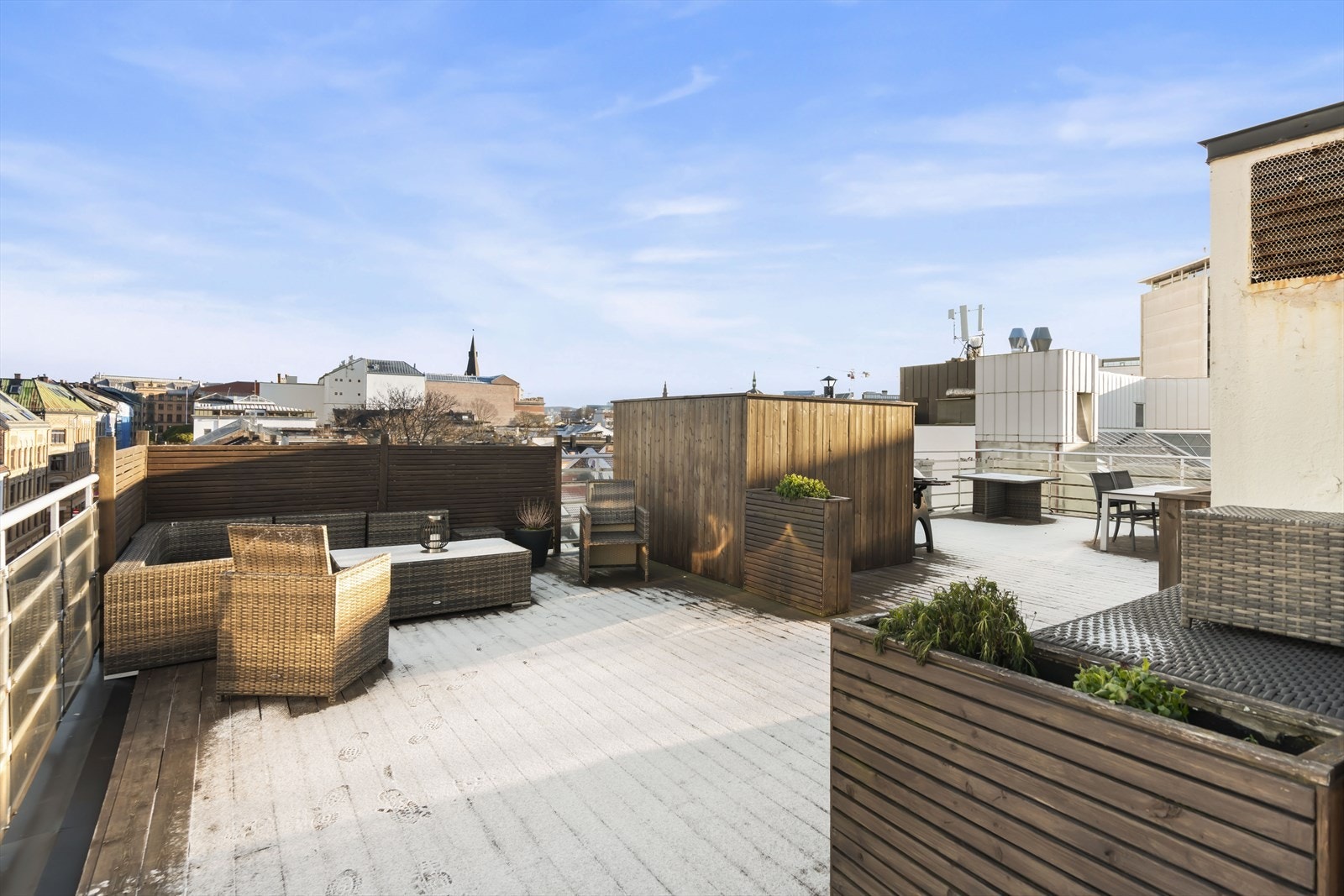 Leiligheten har tilgang til stor felles takterrasse med fantastiske solforhold. Galleribilde