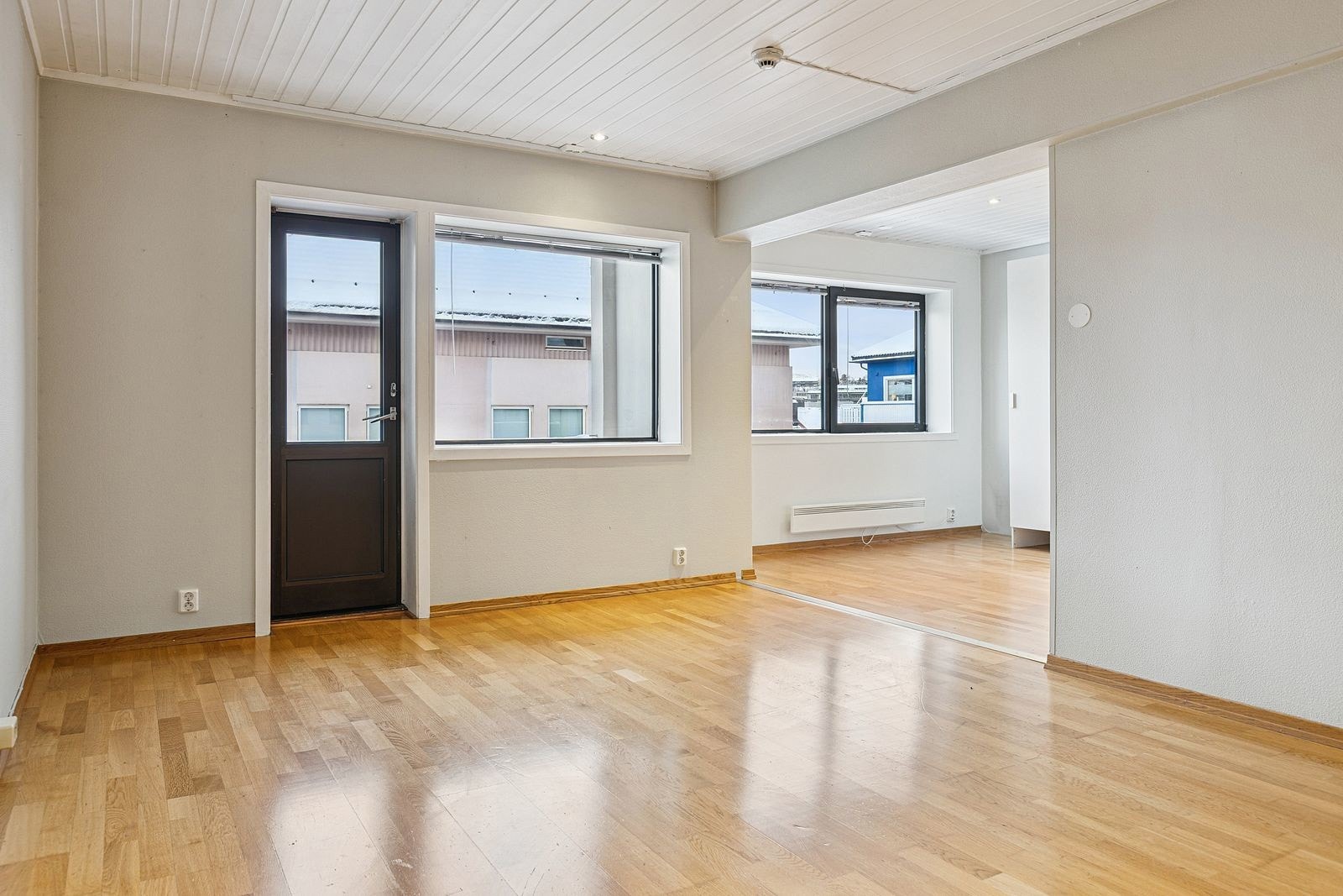 Romslig 3 roms leilighet med sentral beliggenhet - Innbydende oppholdsrom med åpen stue/kjøkken løsning.