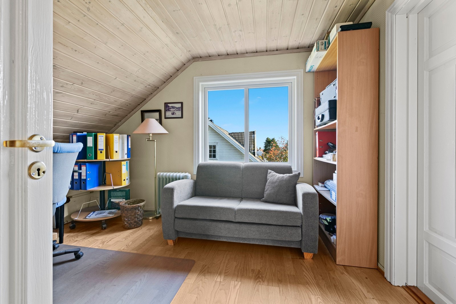 Kontor - perfekt for deg som jobber hjemmefra eller ønsker et sted å dyrke dine hobbyer. Galleribilde