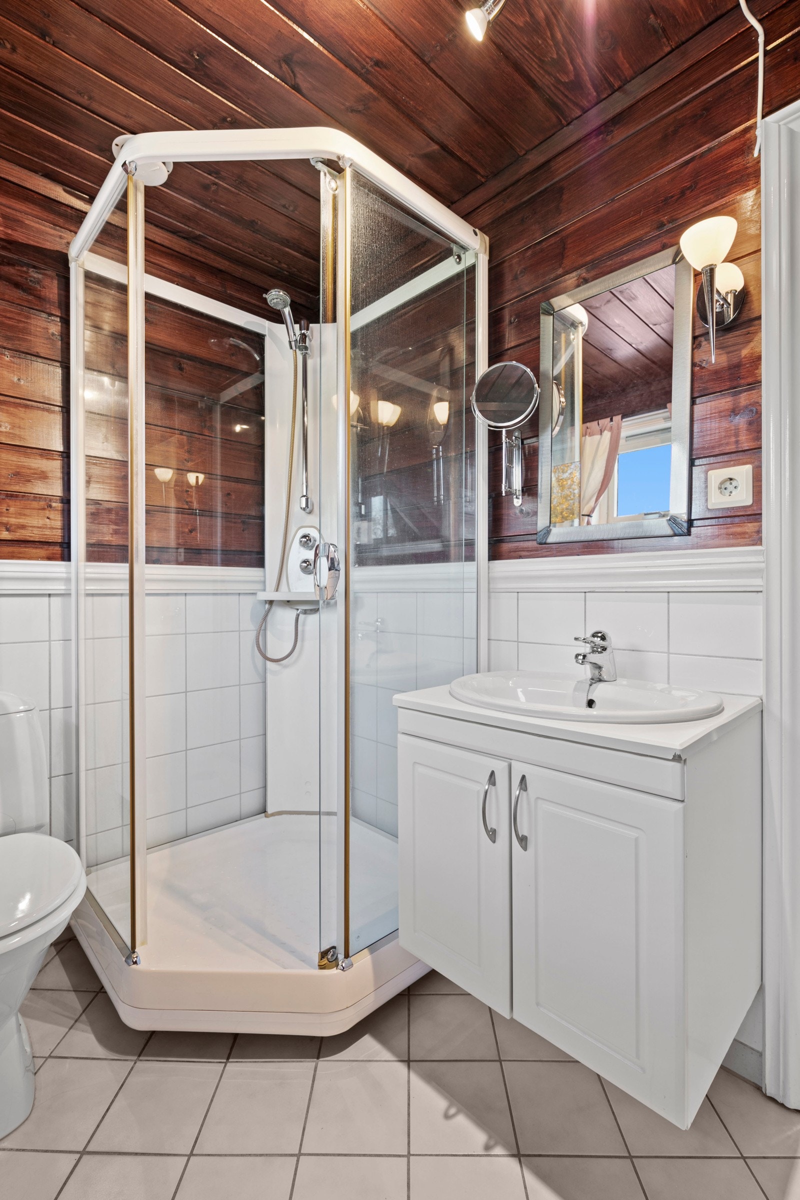 Badet har alt du trenger for en god start på dagen. Galleribilde