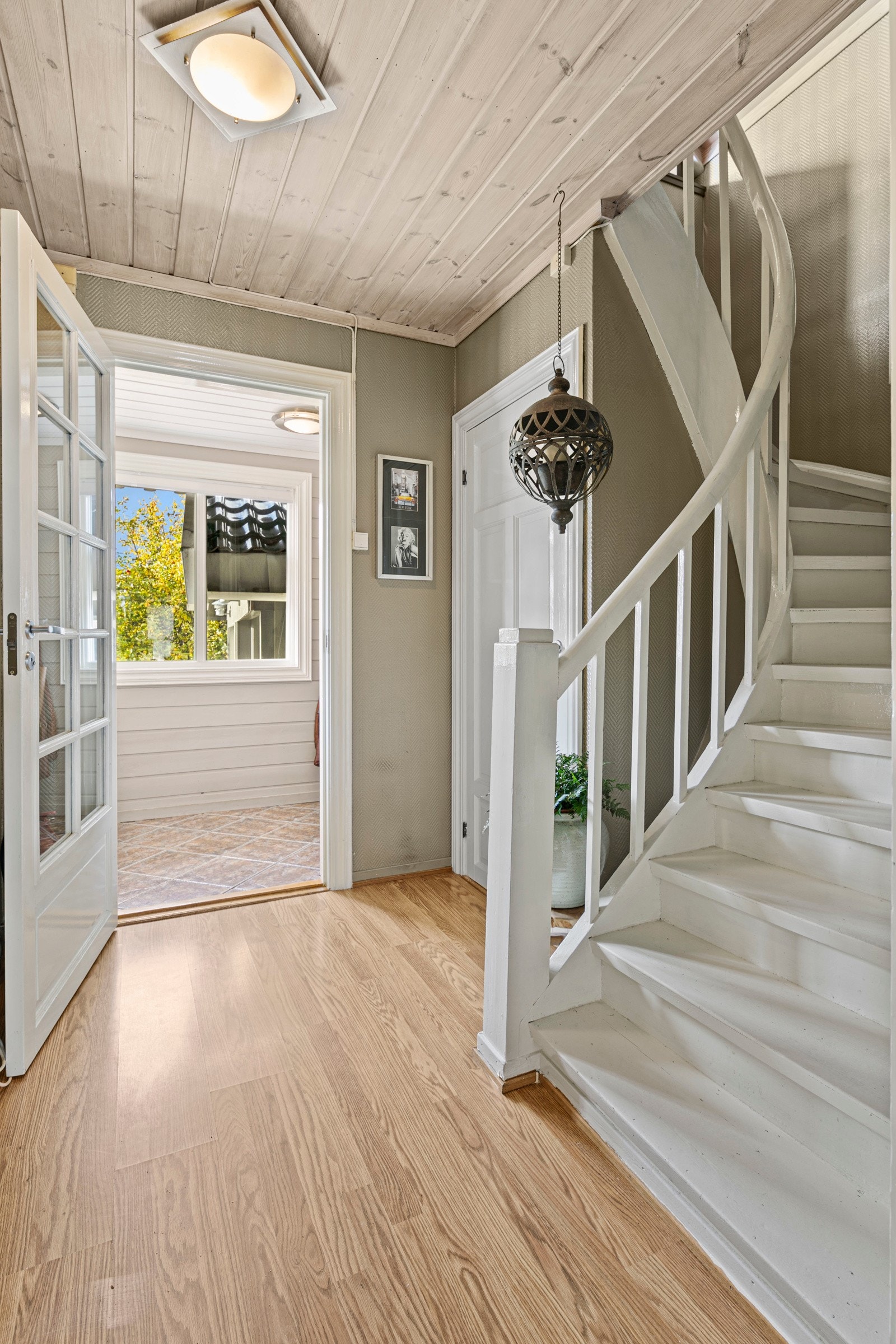 Videre inn ligger gangen. Galleribilde