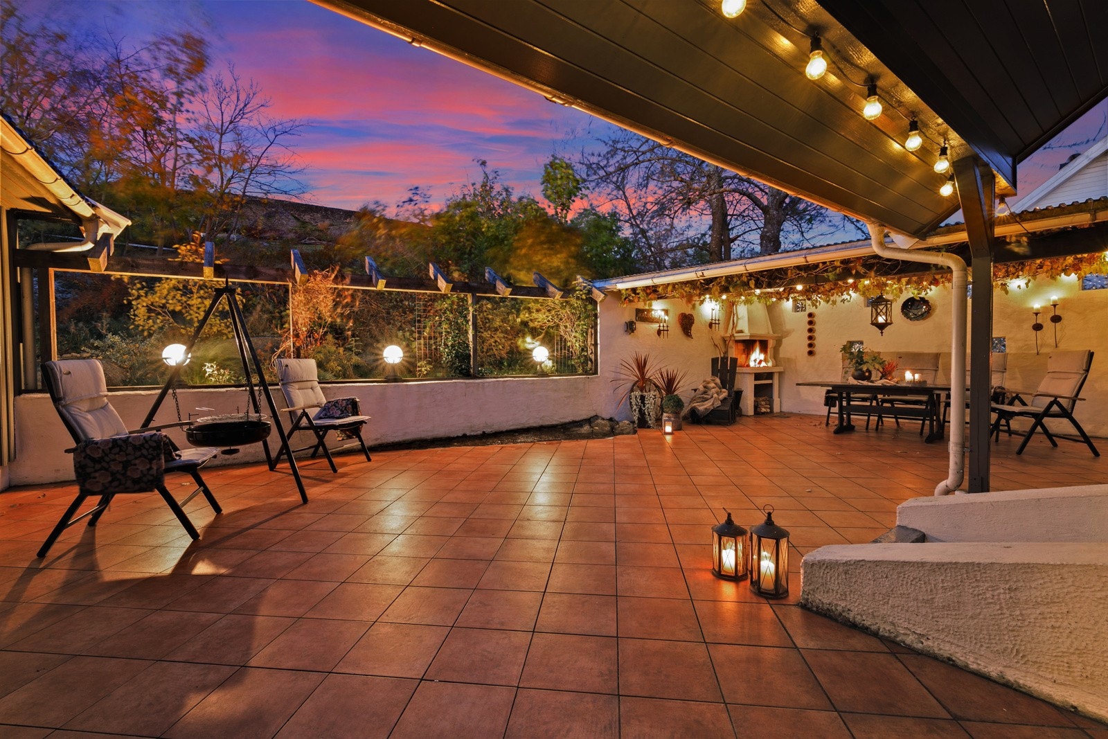 Her har du rikelig med plass til det du måtte ønske av utemøbler, grill, solseng og parasoll. Galleribilde