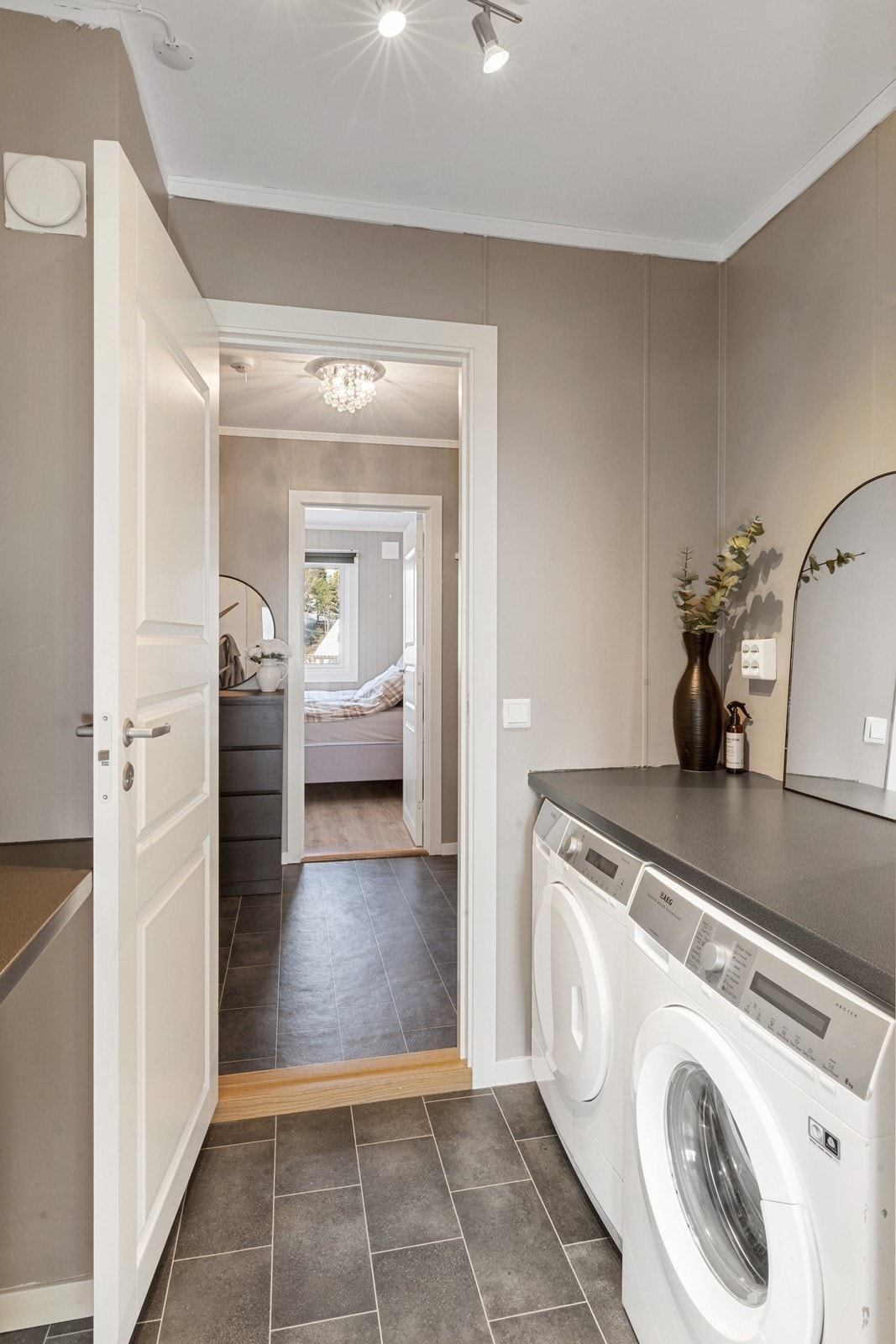 Vaskerom Galleribilde