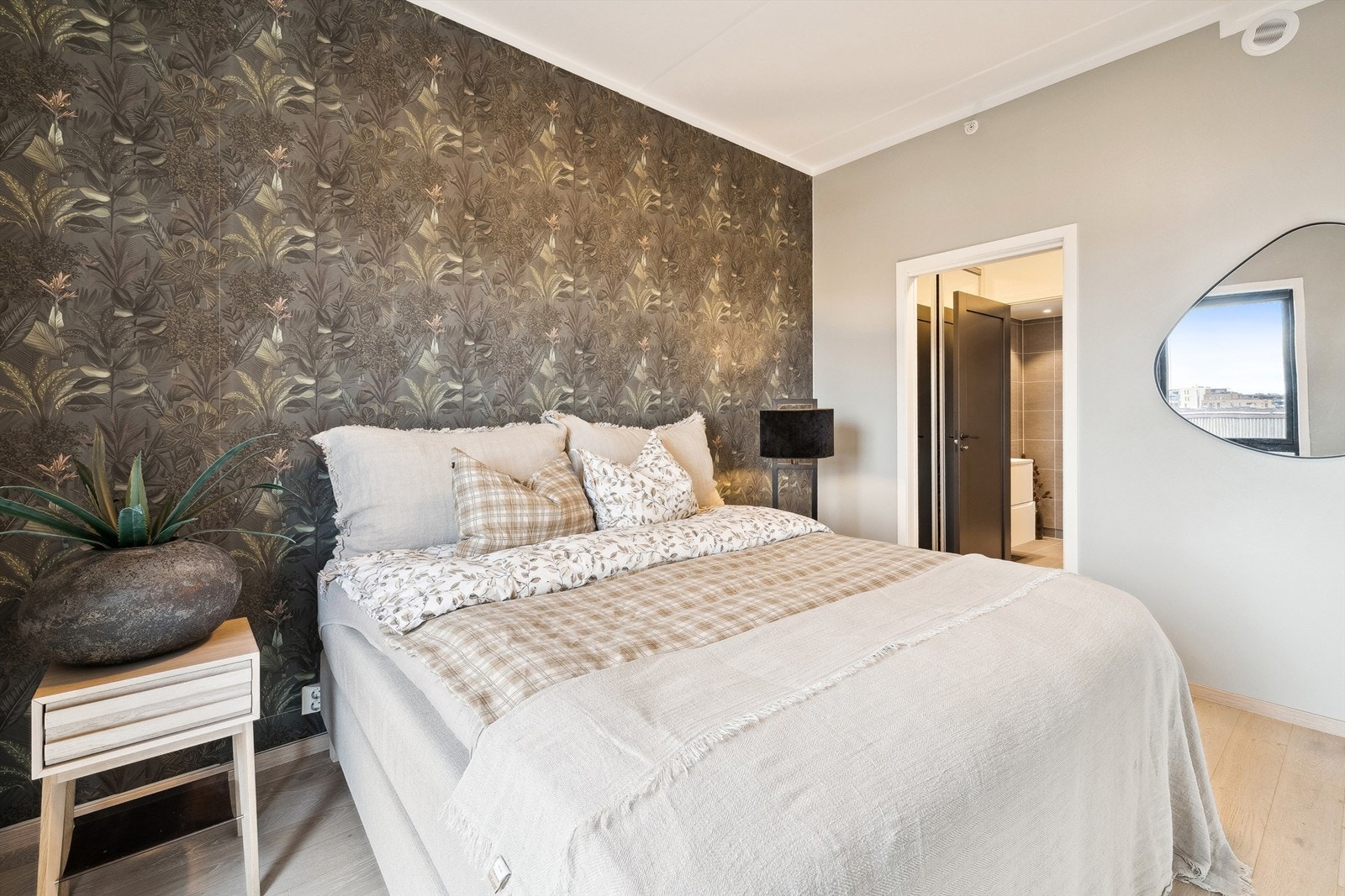 Leiligheten har tre lyse og fine soverom Galleribilde