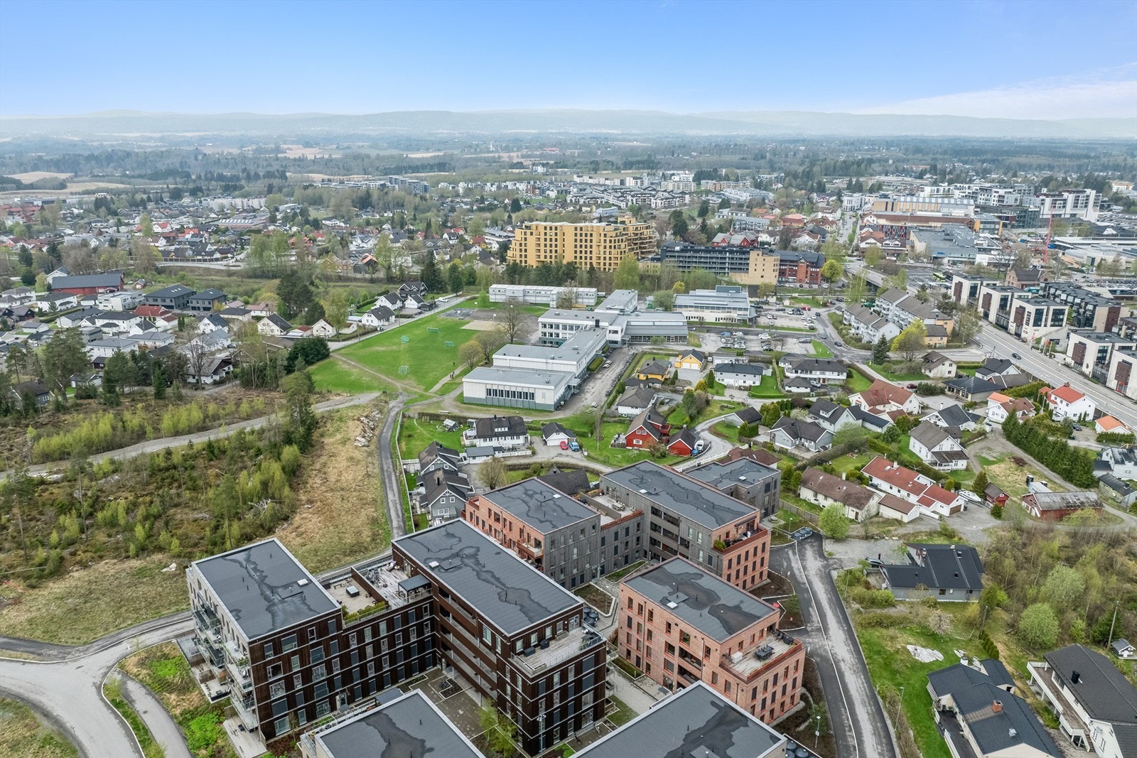 Her bor man i et nyere boligområde med kort vei til alt man trenger i hverdagen Galleribilde