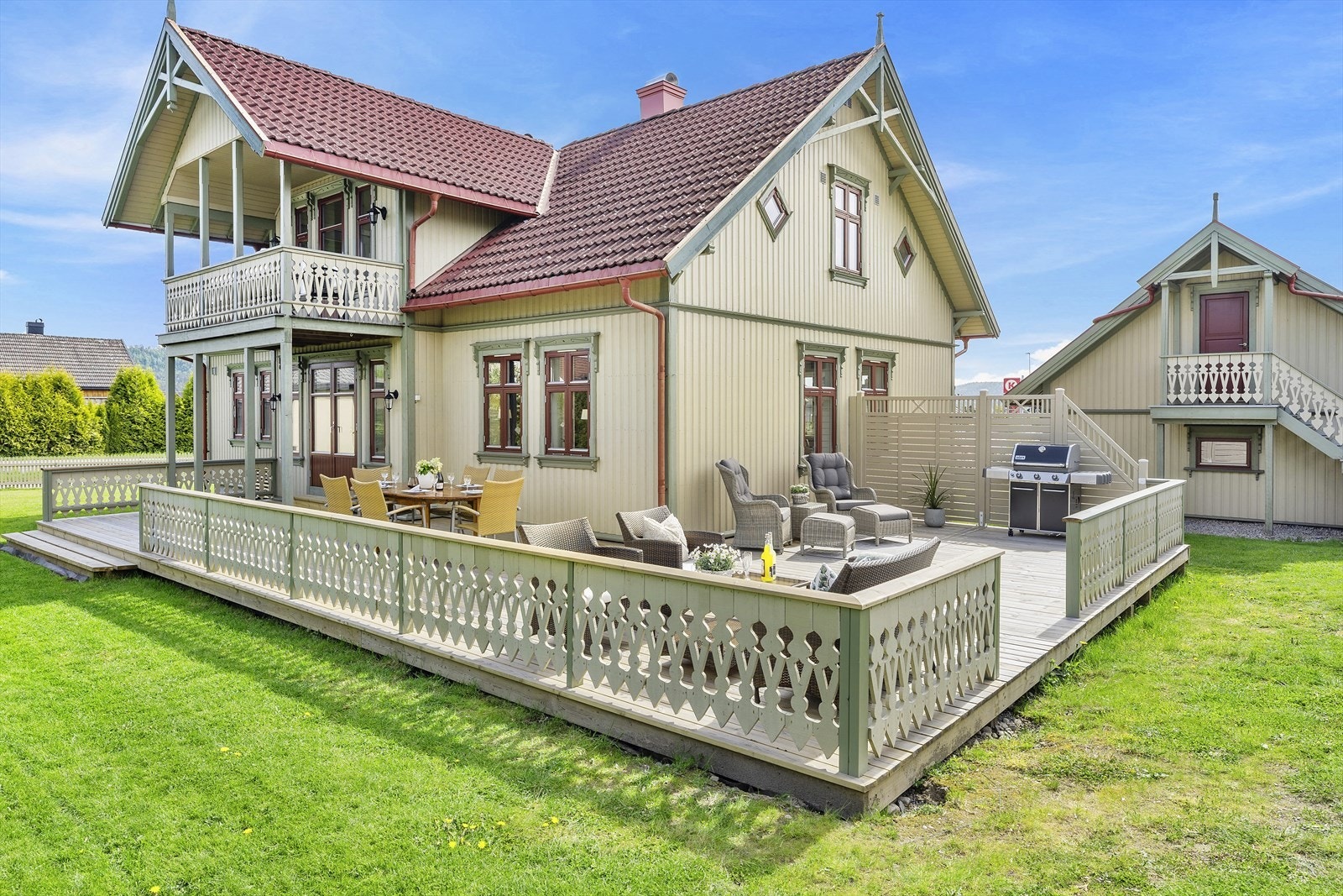 Pent opparbeidet hjørnetomt med flotte uteområder Galleribilde