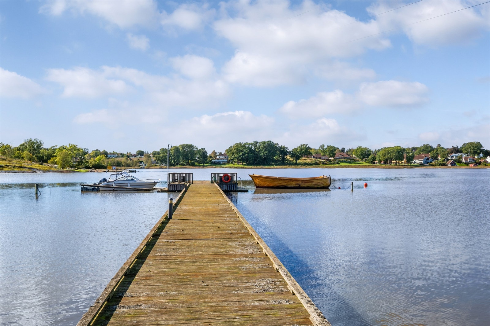 2 bryggeplasser på høyre side. Galleribilde