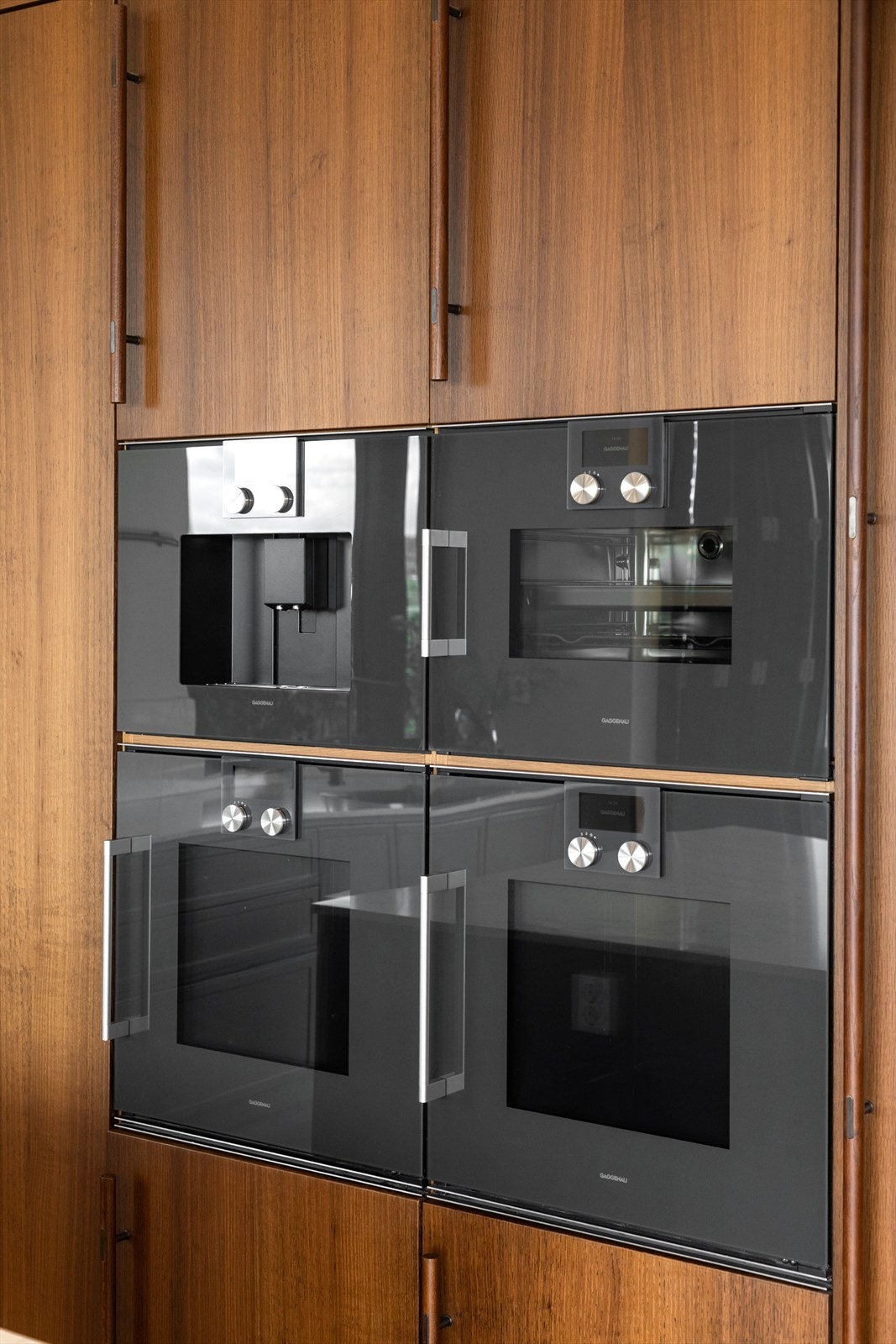 2 stekeovner, steamovn, kaffemaskin Galleribilde