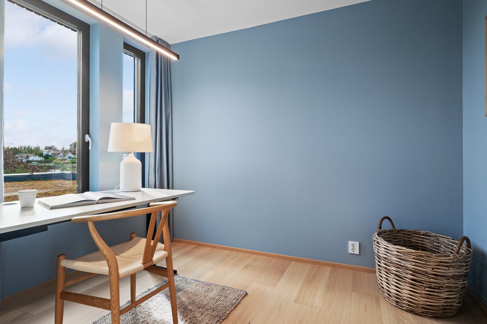 Soverom (3) som i dag er innredet som kontor. Galleribilde