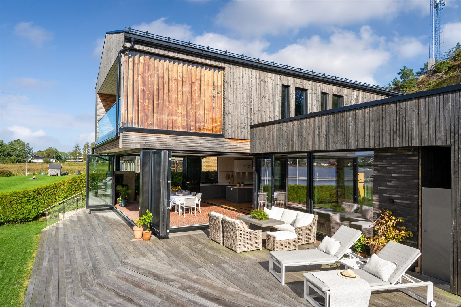 Terrassen ligger vestvendt og solrikt til. Galleribilde