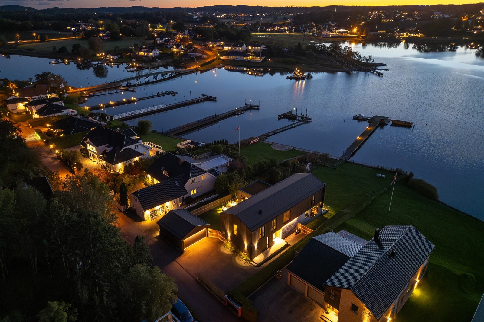 Flotte boliger på rad og rekke. Galleribilde
