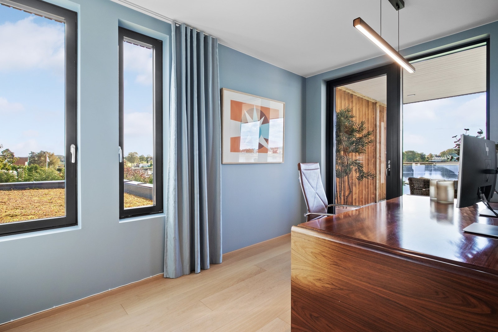 Soverom (2) som i dag er innredet og benyttet som kontor. Galleribilde