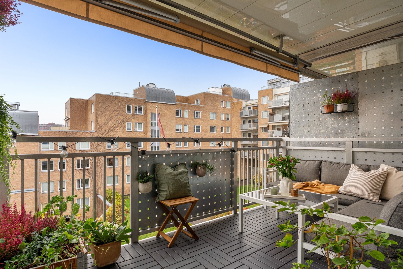 Vestvendt balkong på hele 8,5 m² hvor du kan nyte late dager med venner og familie Galleribilde