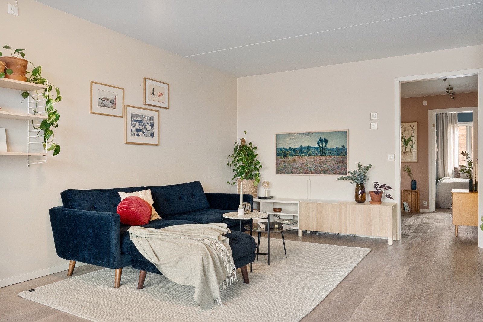 Her er det god plass til stor sofagruppe og flere soner Galleribilde