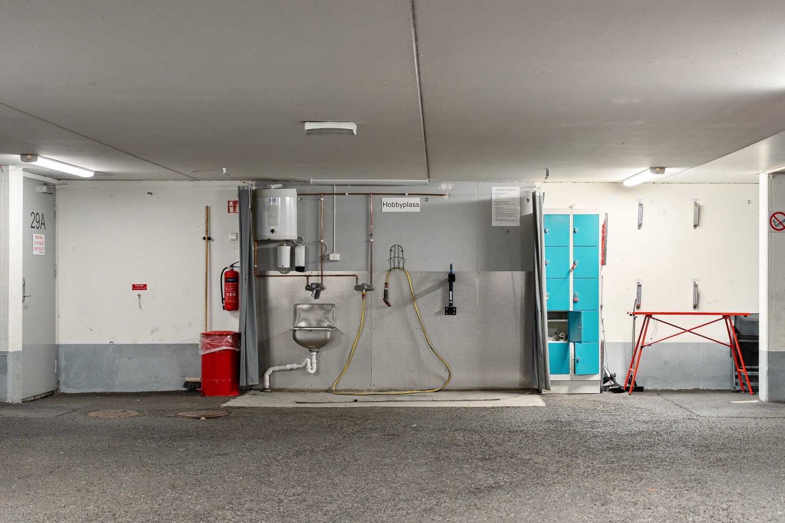 Felles fikse- og vaskestasjon til sykkel, ski o.l i garasjeanlegget Galleribilde