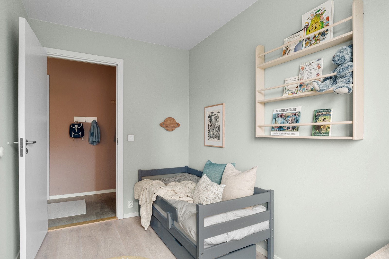 Soverommet egner seg godt som barnerom, gjesterom eller hjemmekontor, avhengig av behov og ønske Galleribilde