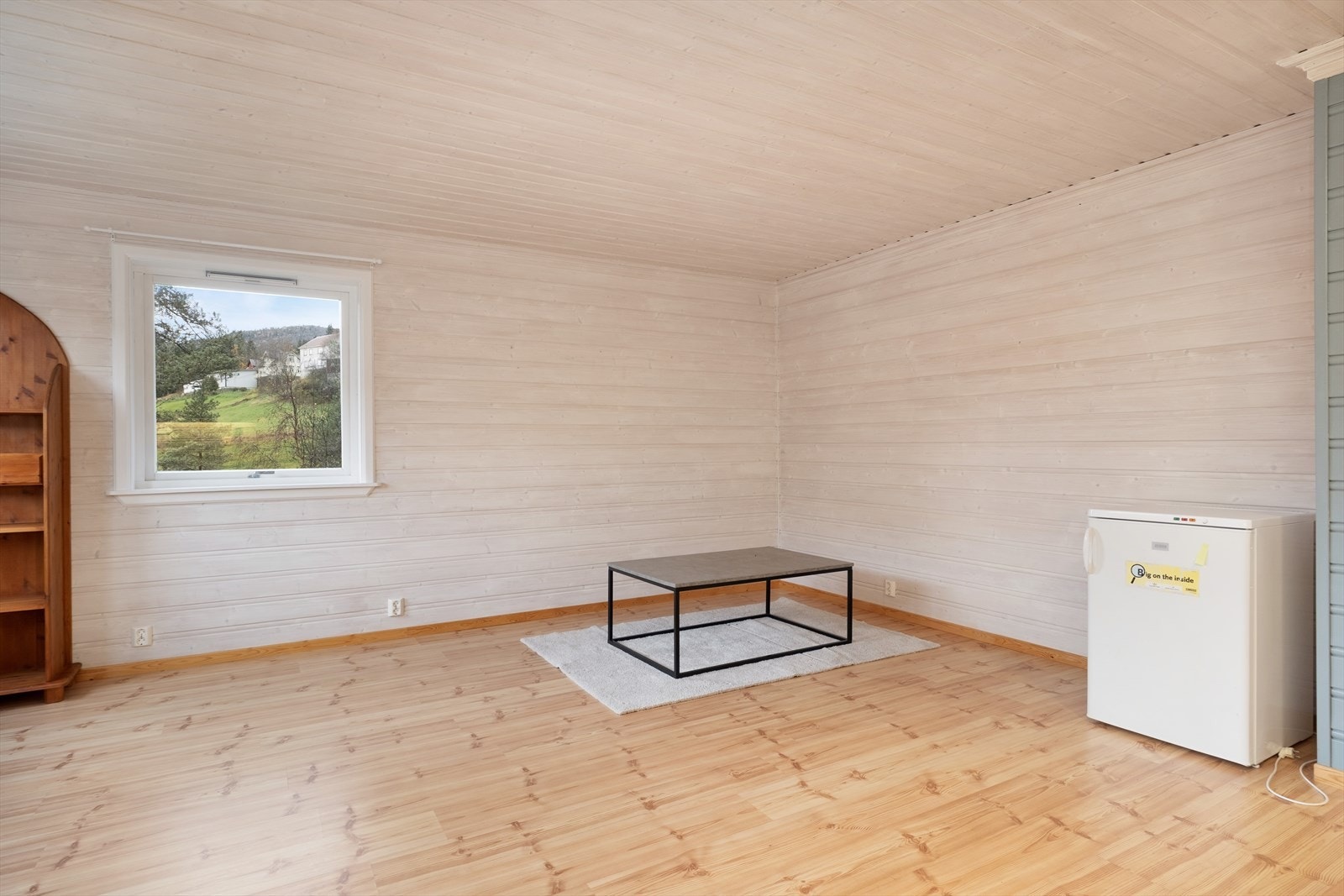 Her er det god plass til innreiing av både sitte- og etegruppe. Galleribilde