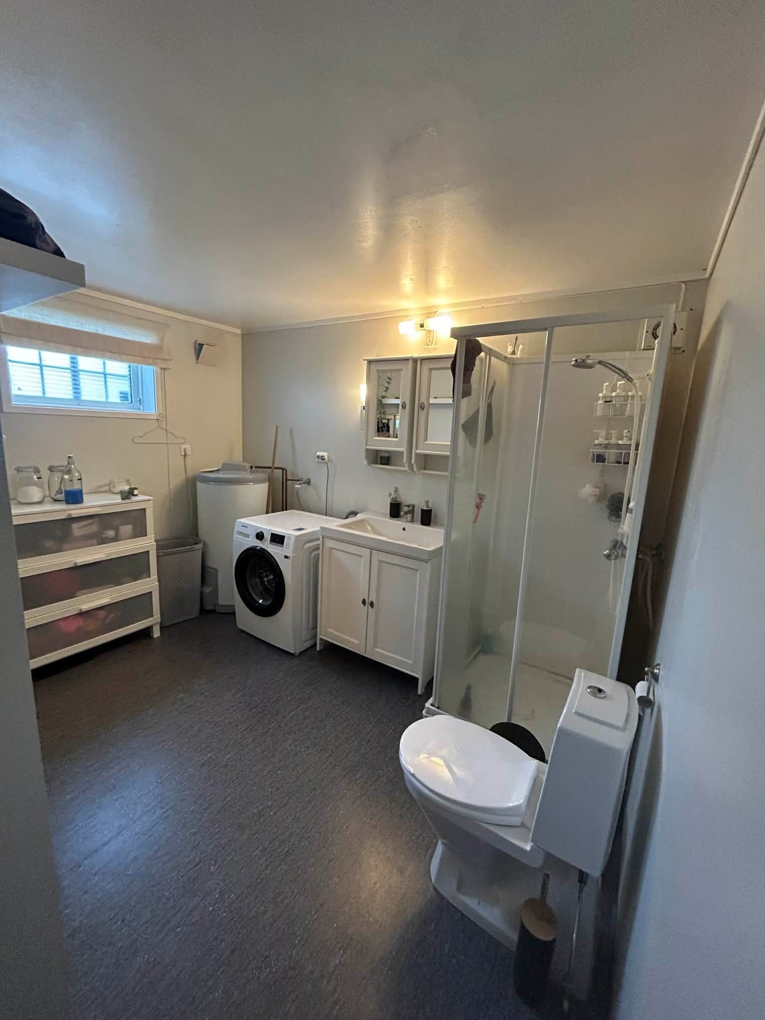 Bad med Vaskemaskin Galleribilde