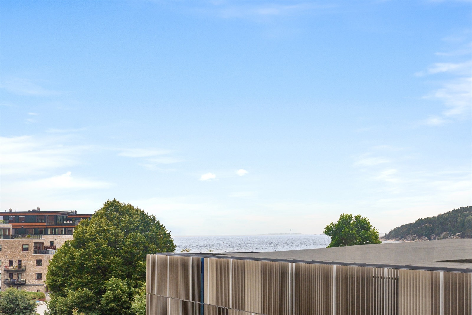 Flott sjøutsikt fra balkong Galleribilde