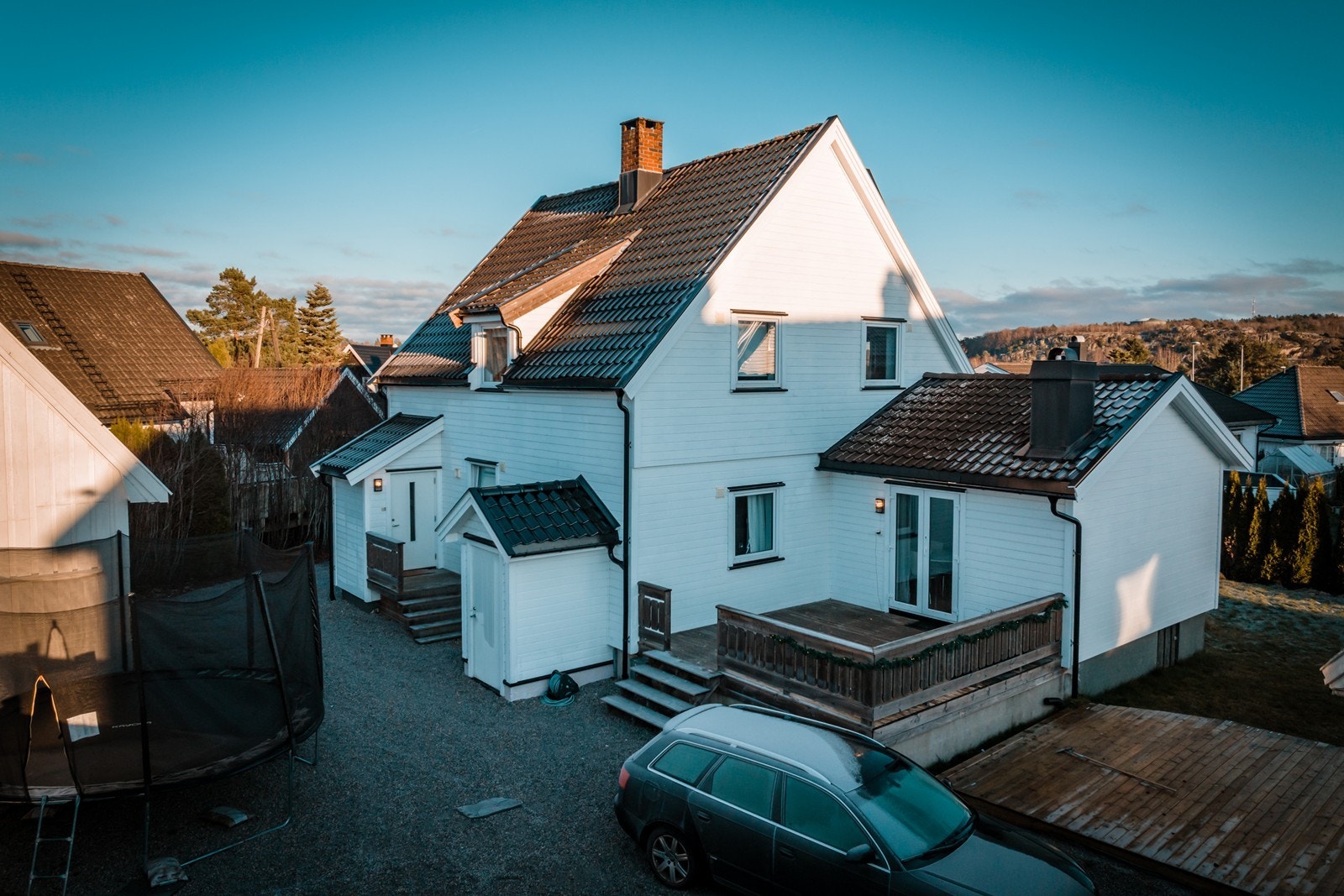 Store deler av kledning og vinduer er skiftet i senere tid Galleribilde