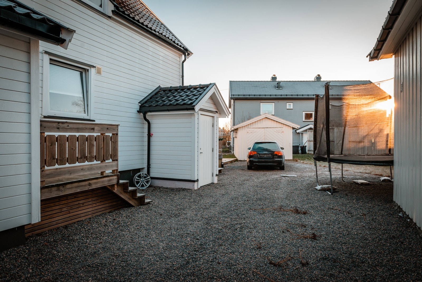 I kjelleren er det lav takhøyde, men det er masse lagringsplass Galleribilde