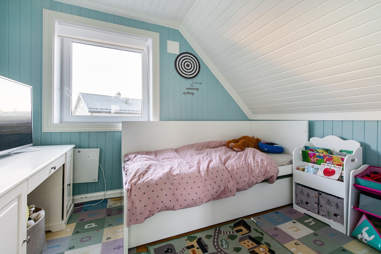 Et av to soverom i denne etasjen Galleribilde