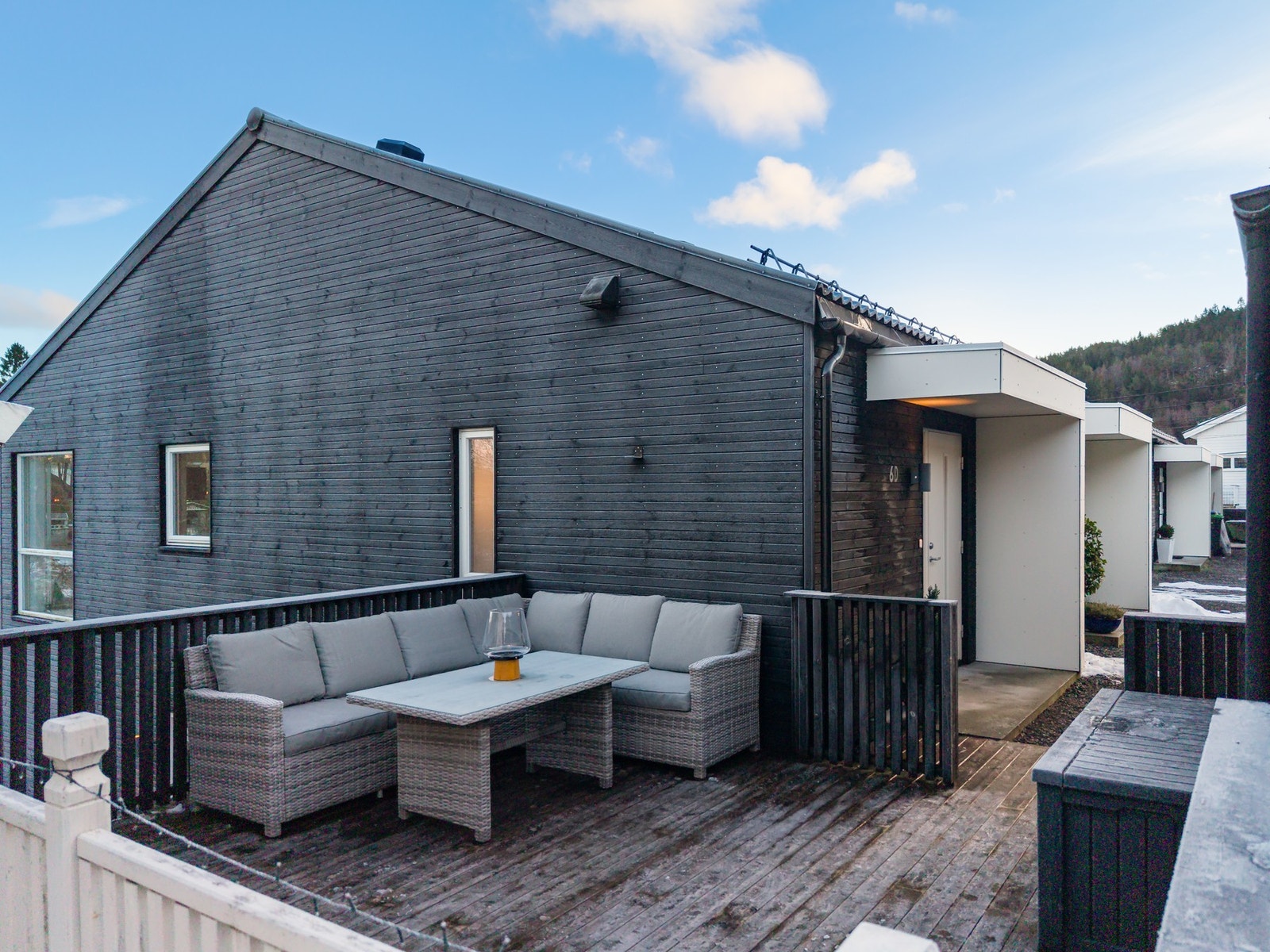 Med endeplassering får man ekstra uteplass med gode solforhold. Galleribilde