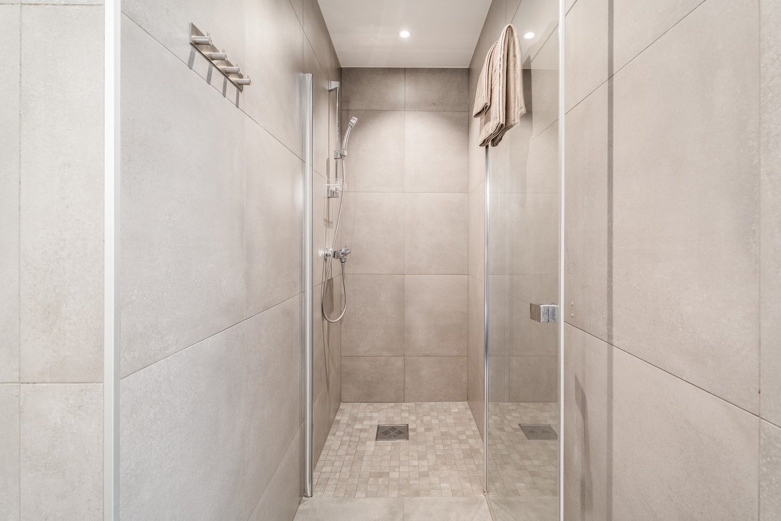 Bad i hovedplanet har en behagelig dusjnisje. Galleribilde