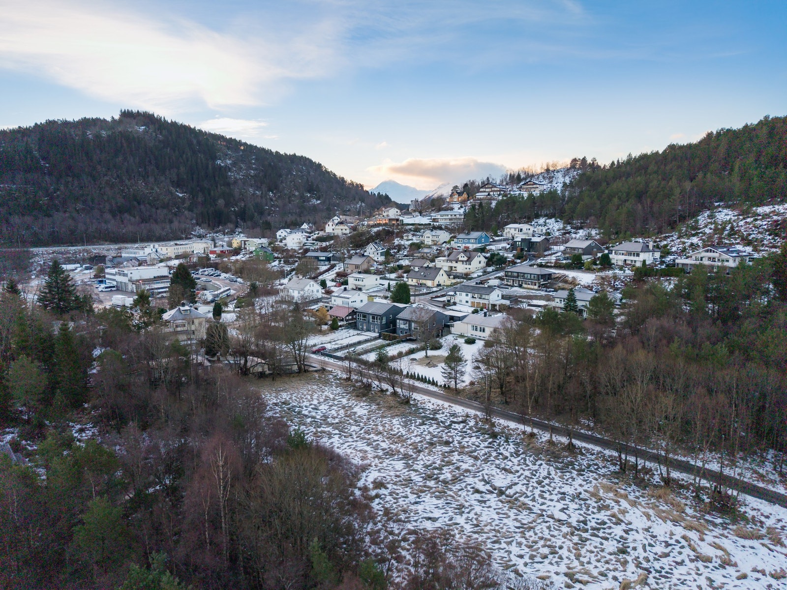 Rolig område med kort vei til barnehage, skole og opparbeidede turområder. Galleribilde