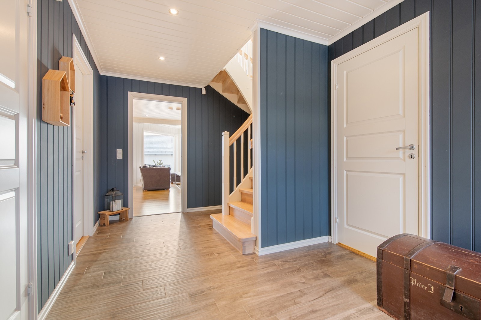 Fra entré med innsyn inn mot stue Galleribilde