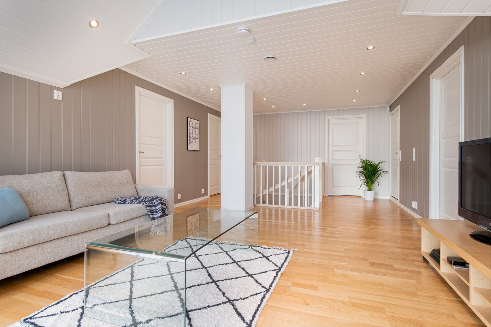 Luftig stue i 2. etasje Galleribilde