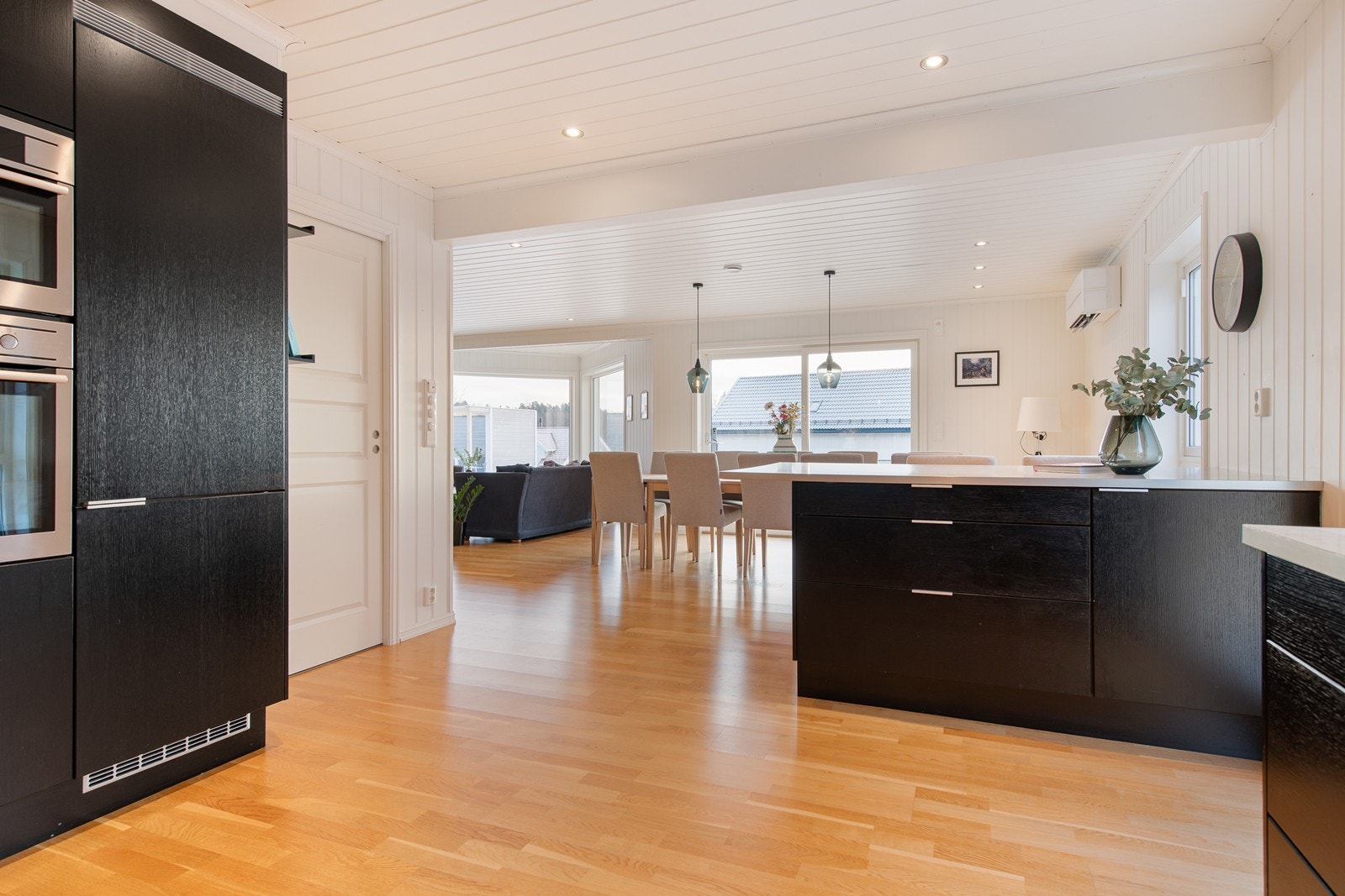 Mye åpen plass på kjøkkenet Galleribilde