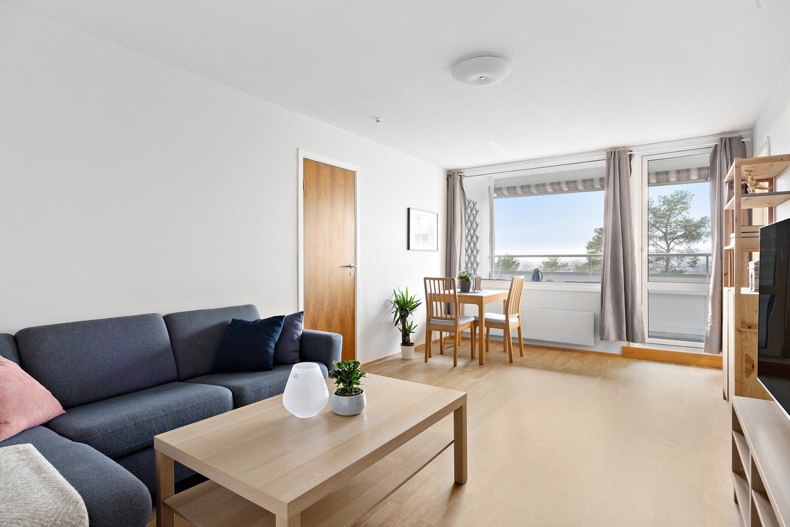 Stue med godt lysinnslipp Galleribilde