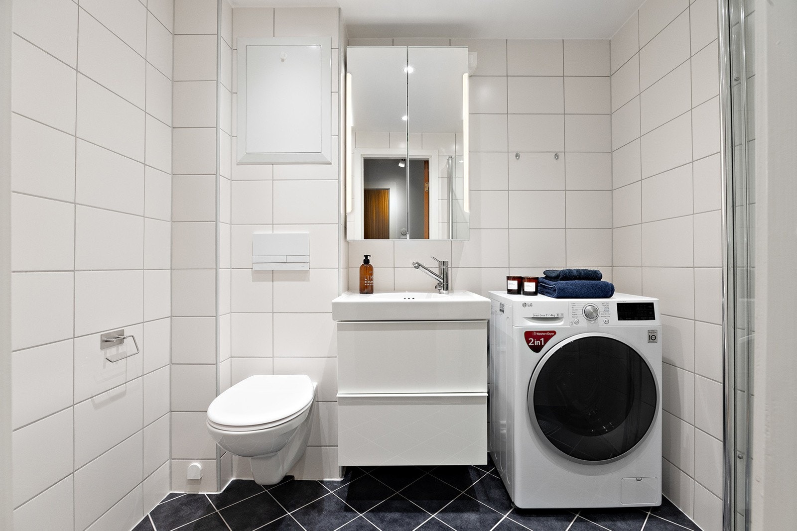 Pent flislagt bad Galleribilde